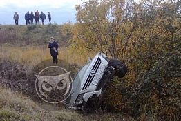 Под Пензой Volkswagen перевернулся в овраге