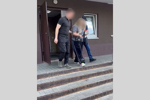 В Пензе задержали женщину, обещавшую за деньги устройство в ФСБ