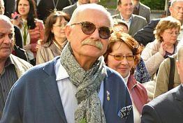 Никита Михалков привезет в Пензу спектакль «Метаморфозы-3: Враги» Никита Михалков привезет в Пензу спектакль «Метаморфозы-3: Враги»