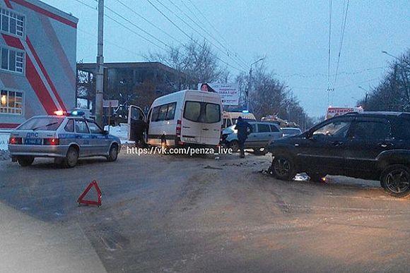 В Пензе на ул. Калинина произошло ДТП с маршруткой