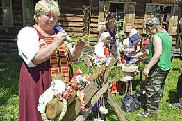 Праздник в «Тарханах» посетили актеры Аристарх Ливанов и Андрей Соколов Праздник в «Тарханах» посетили актеры Аристарх Ливанов и Андрей Соколов