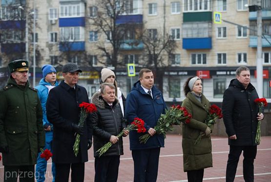 В Пензе в День неизвестного солдата почтили память безымянных героев