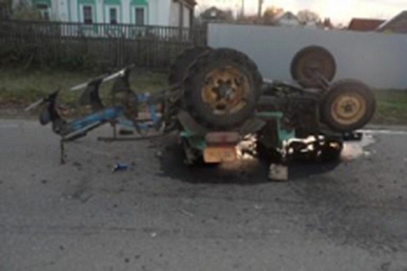 В Кузнецком районе перевернулся трактор