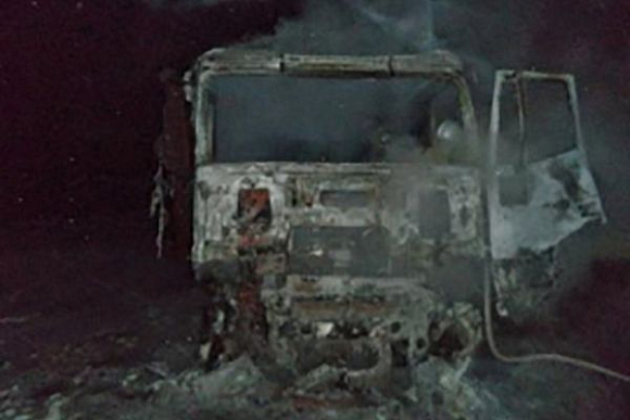 В Никольском районе автомобиль Iveco тушили пять спасателей