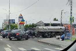 В Пензе на улице Окружной столкнулись КамАЗ и «двенадцатая» В Пензе на улице Окружной столкнулись КамАЗ и «двенадцатая»