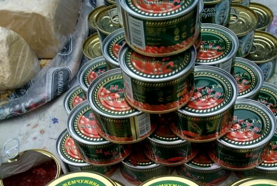 В Пензе торговали подозрительной красной икрой