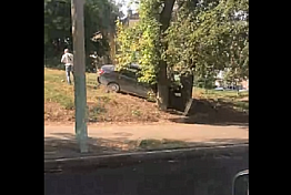 В Пензе на ул. Володарского произошло неординарное ДТП