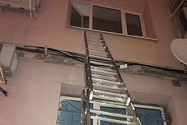 В Пензе спасатели влезли в окно квартиры на ул. Московской