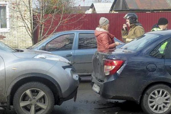 В Кузнецке столкнулись Nissan Juke и Лада Гранта, есть пострадавший