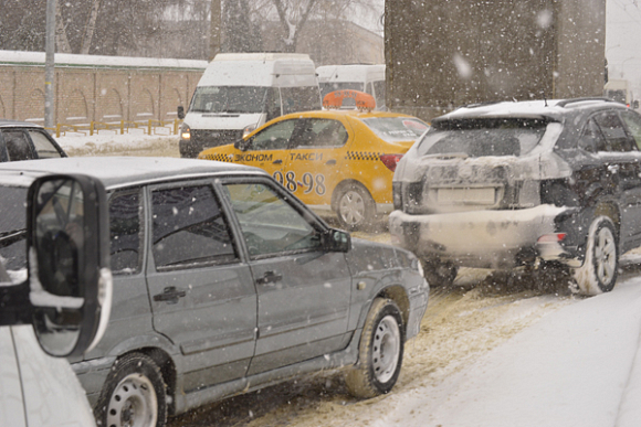 В Пензе из-за снега с дождем возможен гололед на дорогах