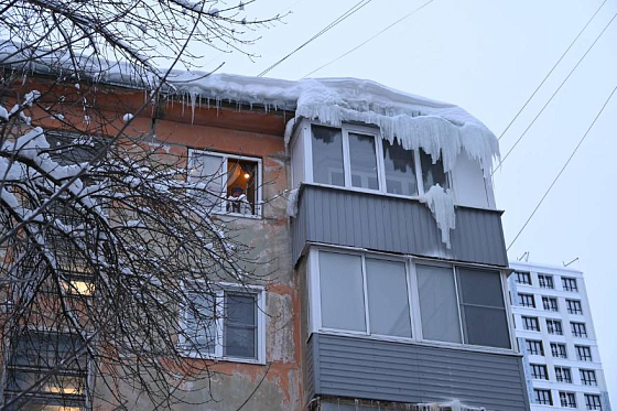 Олег Денисов раскритиковал работу по удалению сосулек с крыш домов