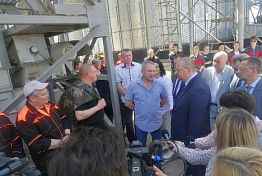 Мельниченко осмотрел завод растительных масел