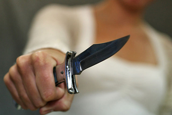 В Пензе 30-летняя женщина пыталась убить возлюбленного ножом