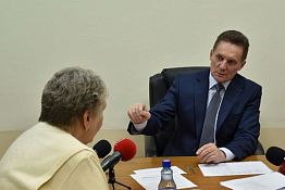 Мэру Пензы пожаловались на старые маршрутки и низкое напряжение в домах Мэру Пензы пожаловались на старые маршрутки и низкое напряжение в домах