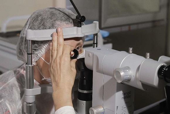 В Пензе начали лечить лазером помутнение в глазах