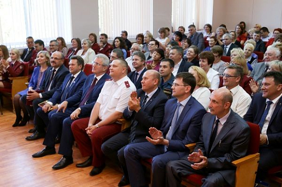 Белозерцев поздравил коллектив Роспотребнадзора с 95-летием службы