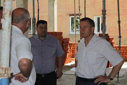 На стройке детской поликлиники в Н.Ломове работают 20 человек