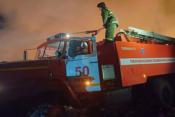 Появилось фото с места пожара на свалке в Пензе