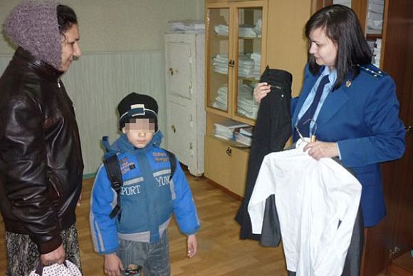 В Малосердобинском районе сотрудники прокуратуры скинулись на помощь малоимущей семье