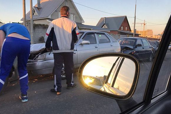 В Пензе на ул. Окружной автомобилисты «сыграли в паровозик»