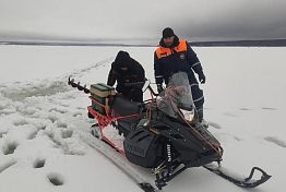 На Сурском водохранилище спасли рыбака