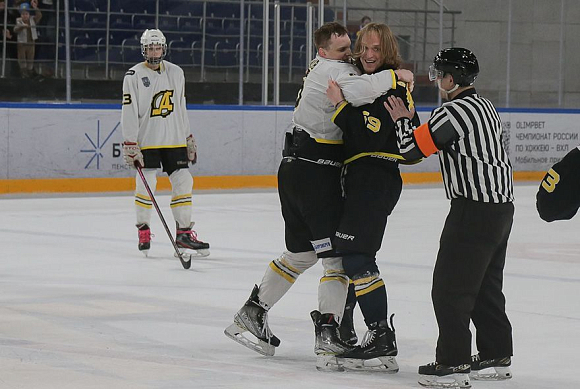 Хоккеисты пензенского «Дизеля» сыграли матч с болельщиками 