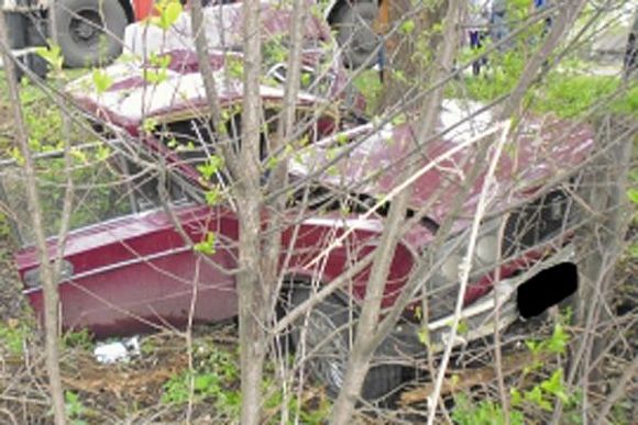 В Пензенской области машина врезалась в дерево, два человека погибли