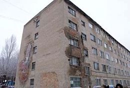 В Пензе разрушается стена жилого дома