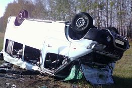 Под Иссой перевернулся микроавтобус, есть пострадавший Под Иссой перевернулся микроавтобус, есть пострадавший