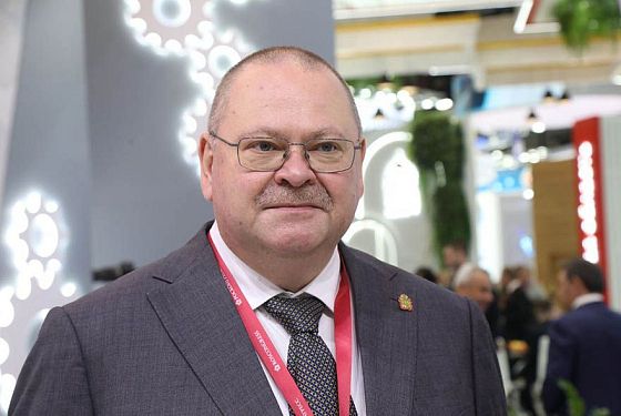 Губернатор Пензенской области Олег Мельниченко поздравил соцработников