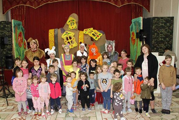 Пензенский драмтеатр показал спектакль детям Донбасса