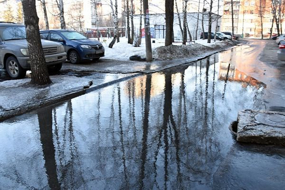 На пр. Строителей в Пензе устраняют коммунальную аварию