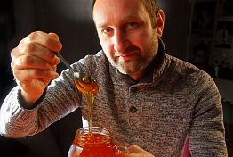 От городского парня до мастера мёда: Евгений Величанинов взял Гран‑при всероссийского конкурса