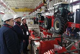 Группа сельхозпроизводителей Пензенской области посетила завод «Ростсельмаш»