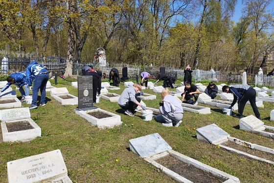 На Мироносицком кладбище прошла акция по благоустройству