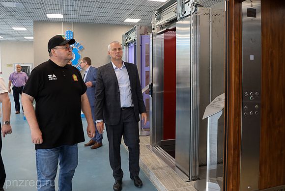 Мельниченко обсудил поставку в Пензенскую область белорусских лифтов