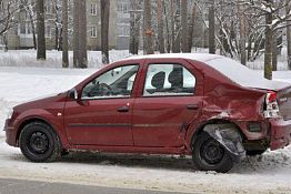 В Заречном пьяный водитель на Land Cruiser помял 13 авто