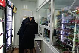 В магазине на ул. Суворова нашли нарушения при продаже алкоголя В магазине на ул. Суворова нашли нарушения при продаже алкоголя