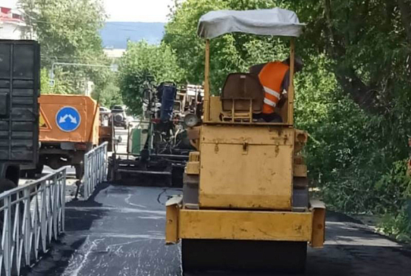 В Пензе восстанавливают смытый дождями тротуар на ул. Свердлова