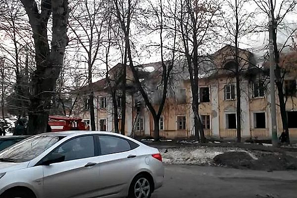 В Пензе при пожаре в доме на ул. Ударной эвакуировали 7 человек