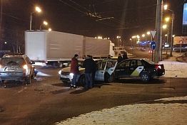 В Пензе на ул. Карпинского в ДТП попали два «Яндекс.Такси»