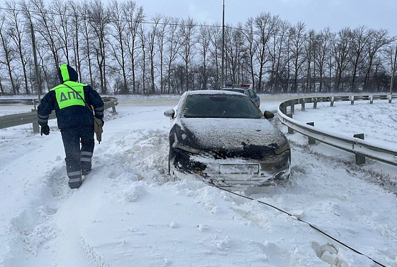 В Мокшанском районе инспекторы ДПС помогли водителю Kia