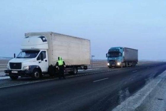Пензенские инспекторы ГИБДД помогли водителю сломавшегося грузовика