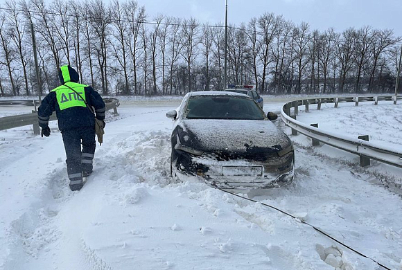 В Мокшанском районе инспекторы ДПС помогли водителю Kia