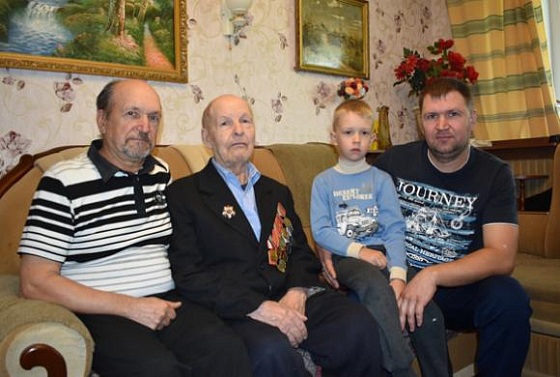 Четыре поколения на одном фото: В Каменке отметили 96-летие ветерана войны