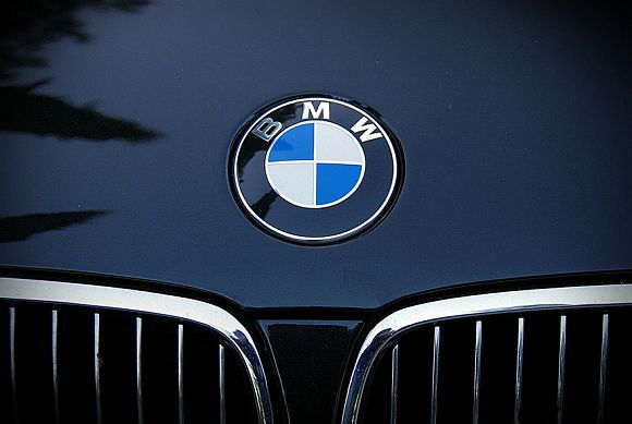 Автомобиль BMW ночью в Сердобском районе протаранил столб