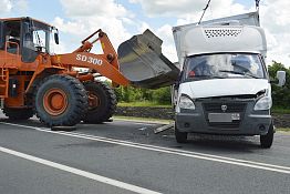 Под Каменкой погрузчик врезался в «Газель»