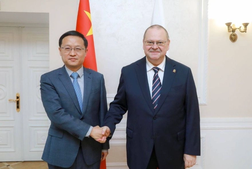 Олег Мельниченко обсудил с генконсулом КНР новые проекты сотрудничества