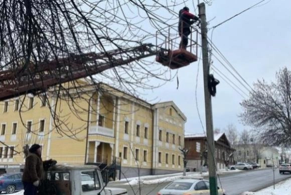 В Пензе на Володарского устанавливают светофор