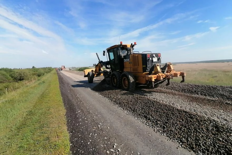 В Башмаковском районе продолжается ремонт дороги